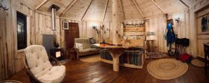 Posezení v ubytování Acorn Glade Glamping York