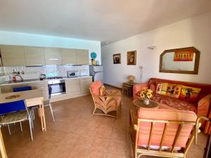 Kuchyň nebo kuchyňský kout v ubytování Porto Antigo - Charming & peaceful apartment overlooking pool and sea + 22 fotografií