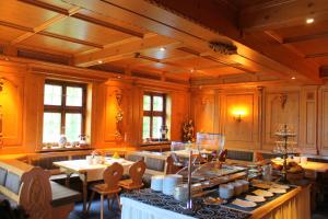 a large dining room with tables and chairs and windows at Hotel BurgGartenpalais in Rothenburg ob der Tauber