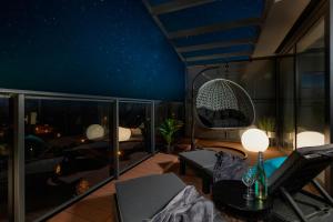 Posezení v ubytování Lighthouse Luxury Penthouse - Jantar Apartamenty