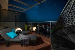 Posezení v ubytování Lighthouse Luxury Penthouse - Jantar Apartamenty