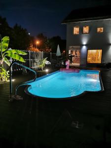 Bazén v ubytování Apartmenthaus Wertheim nebo v jeho okolí