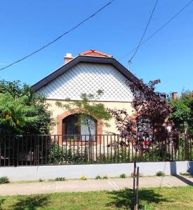 a house with a fence in front of it at Bundik Vendégház in Berettyóújfalu