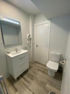 Phòng tắm tại Apartamento Los Nardos +24 ảnh