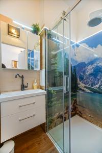 A bathroom at AusZeit Steiraland 7 mit überdachten Balkon und Parkplatz
