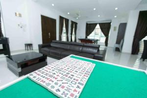 Posezení v ubytování Georgetown Bungalow Pool table 5BR 20pax