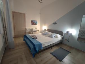Postel nebo postele na pokoji v ubytování Sea Room Torre Lapillo