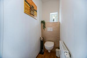 A bathroom at AusZeit Steiraland 7 mit überdachten Balkon und Parkplatz