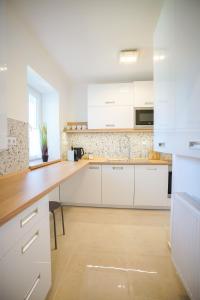 Piroska Bartóktéri Apartman 02 3300 Eger, Bartók Béla tér 12. földszint 2 kép - 2
