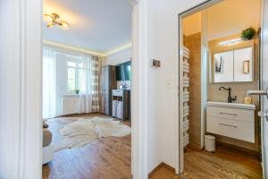 A bed or beds in a room at AusZeit Steiraland 7 mit überdachten Balkon und Parkplatz