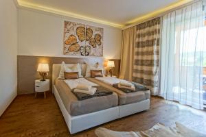 A bed or beds in a room at AusZeit Steiraland 7 mit überdachten Balkon und Parkplatz
