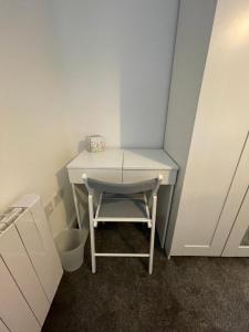 a small white desk with a chair in a room at Cosy & Comfortable Apartment w/Parking in Worksop