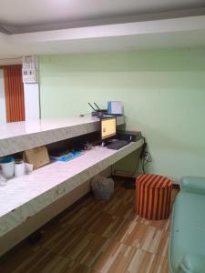 a desk in a room with a table and a chair at Friendly Hostel - DMK Airport เฟรนด์ลี่ โฮสเทล ดอนเมือง in Ban Don Muang