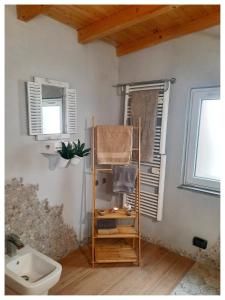 a bathroom with a towel rack and a toilet at La Casina in Trecasali