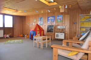 a room with a play room with a tent in it at Immeuble Mont Noble in Les Collons