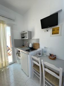 A kitchen or kitchenette at Captain Stavros