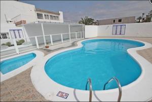 Bazén v ubytování Casa Del Arbol nebo v jeho okolí