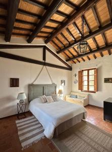 a bedroom with a large white bed in a room at Palazzo Di Bagnaia in Castel del Piano