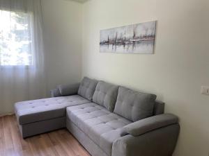 a living room with a couch and a painting on the wall at Appartamento Tencia in Prato