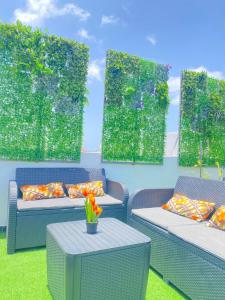 a patio with chairs and a table with flowers on it at Amilcar Cabral Loft in Praia +7 photos