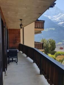 a balcony with a table and a view of a mountain at Les Mélèzes in Val-d'Illiez