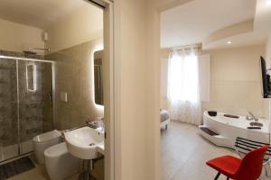 Koupelna v ubytování The Bricks B&B Free Parking + 18 fotografií