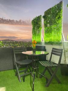 a table and chairs on a balcony with a view at Cesária Évora Loft in Praia