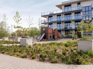 Κήπος έξω από το Apartment in Dziwnów near Sandy Beach
