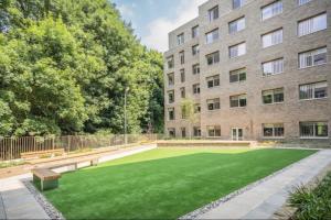 a green lawn in front of a building at For Students Only Modern Studios and Ensuite Bedrooms with Shared Kitchen at Hillfort House in Brighton in Brighton & Hove