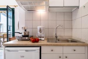 A kitchen or kitchenette at Nikoleta Studio 5