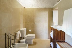Ένα μπάνιο στο Villa with private pool and garden by Go2oporto +50 φωτογραφίες