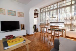 Televízia a/alebo spoločenská miestnosť v ubytovaní Letmalaga Casa Gibralfaro