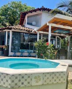 Piscina en o cerca de Casa Delfi, Hermosa vista, Jacuzzi e Praia , Buzios
