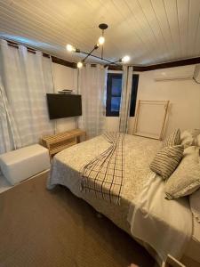 Cama o camas de una habitación en Casa Delfi, Hermosa vista, Jacuzzi e Praia , Buzios