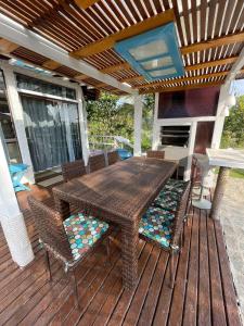 Imagen de la galería de Casa Delfi, Hermosa vista, Jacuzzi e Praia , Buzios, en Búzios