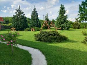 Taman di luar Apartmani Ćosić