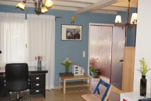 Televízia a/alebo spoločenská miestnosť v ubytovaní Seaside Cottage