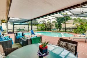 Swimmingpoolen hos eller tæt på Orlando Home with Shared Pool about 25 Mi to Disney!