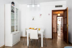 Zdjęcie z galerii obiektu CENTER APARTMENT 2bed 2b Aircon Wif and PARKING FREE w Maladze
