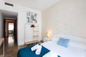 Zdjęcie z galerii obiektu CENTER APARTMENT 2bed 2b Aircon Wif and PARKING FREE w Maladze