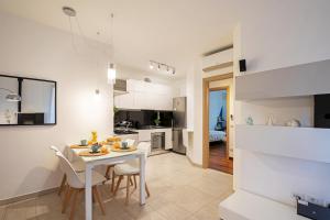 a kitchen and dining room with a table and chairs at Martilla in Gabicce Mare