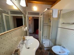 a bathroom with a sink and a shower at La quercia B&B in Abbateggio