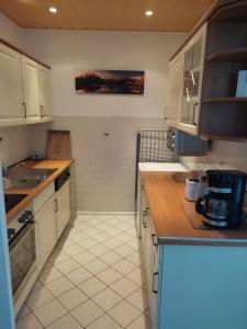 Kuchyň nebo kuchyňský kout v ubytování Gästewohnung in Hohenstein-Ernstthal