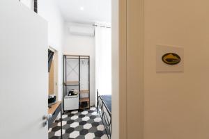 a hallway with a black and white checkered floor at Al 4 Piano in Naples