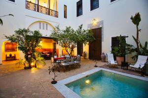 Bazén v ubytování Riad du Ciel Marrakech nebo v jeho okolí