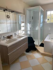 Koupelna v ubytování Chambre chaleureuse prox circuit