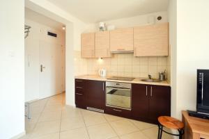 Кухня або міні-кухня у Apartamenty Sun Seasons 24 - Zielone Tarasy