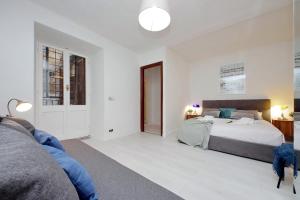 מיטה או מיטות בחדר ב-Monti Spacious Apartment 2