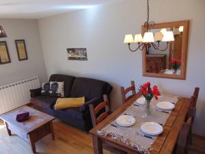 a living room with a table and a couch at Apartamento Bal De Tena in Formigal
