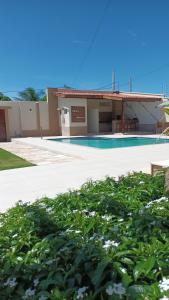 a view of a building with a swimming pool at Pousada Brisa do Mar in Aquiraz